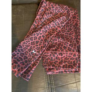 Woman’s Niki Dri-fit workout leggings